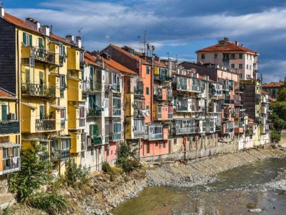 Ferienwohnung A Casa Di Pizz - Bilocale Con Posto Auto Savona Exterior foto